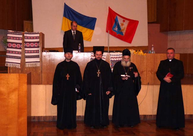 Молитва священиків перед початком роботи конгресу.