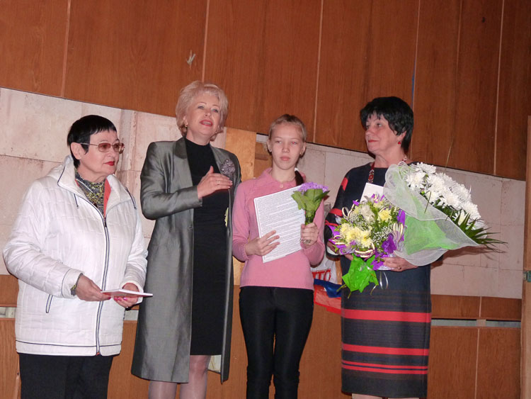 Зліва направо: Тамара Гордієнко, Тамара Мельник, Оксана Кучурка та Валентина Рябка